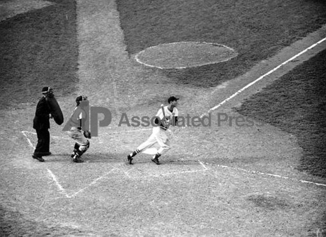 Hits Homerun  No. 512