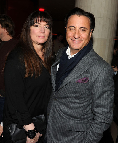 Meets María Victoria Lorido at Florida International University.