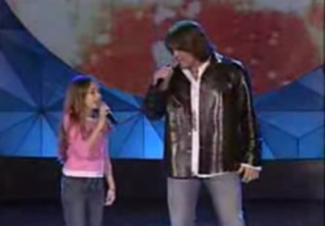 First performed on stage with her ​​dad