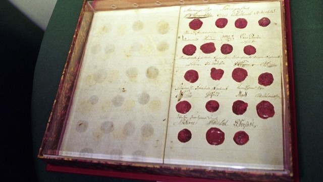 kieltraktaten blir undertegnet.