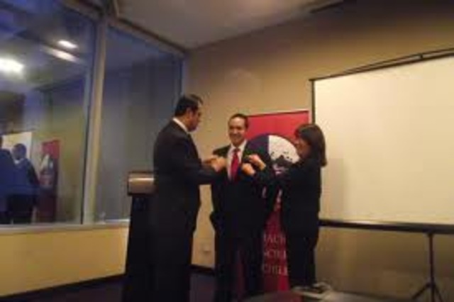 Naomi Uehara recibelas primeras llaves de Oro de Chile.