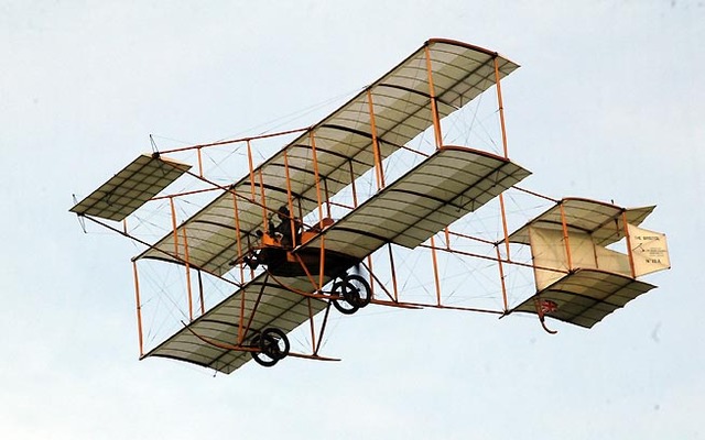 First flight of the Bristol Boxkite