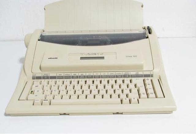 EVOLUCIONANDO CON LA MÁQUINA DE ESCRIBIR