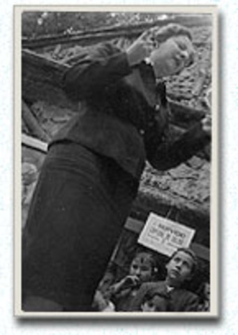 Interpreta su primera obra treatal