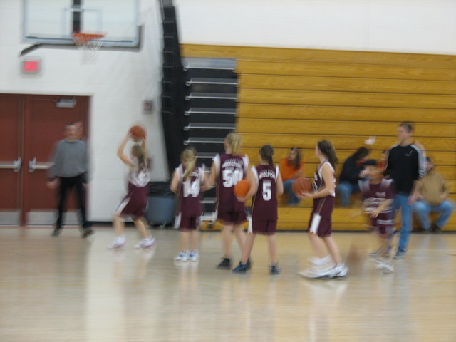 Yo comencé a jugar el fútbol, el piano, y el softbol, y el balancesto