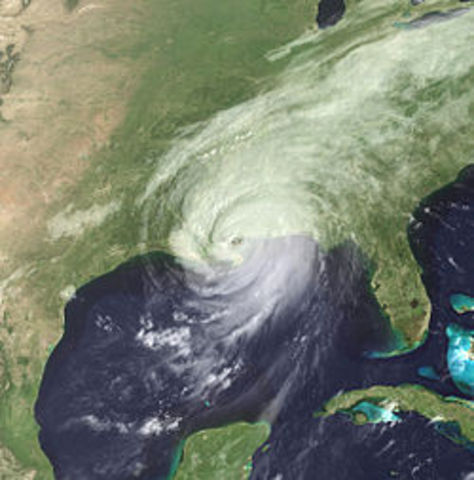 Hurricane Katrina hits Louisiana