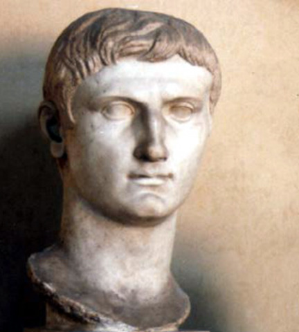 27 BC Augustus Becomes Emperor