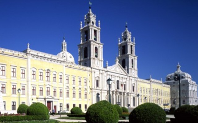 Início da construção do Palácio Nacional de Mafra