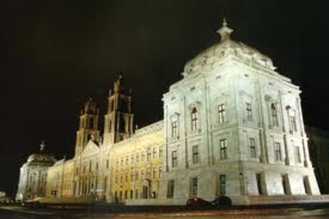 Início da construção do Palácio Nacional de Mafra