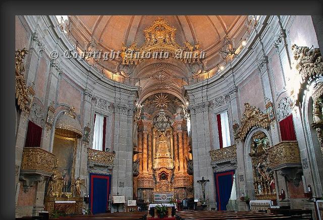 Início da construção da Igreja dos Clérigos