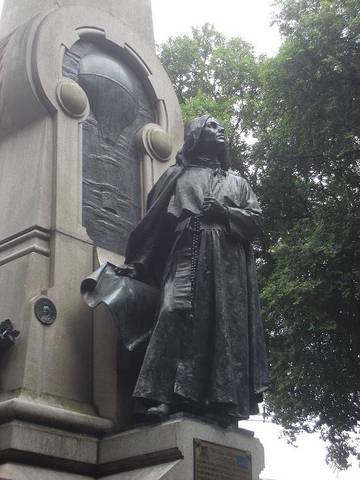 Bartolomeu de Gusmão lança um aeróstato no Terreiro do Paço