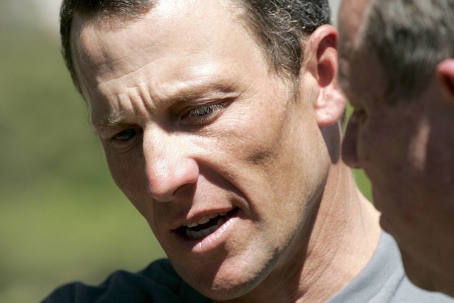 Armstrong reprend sa carrière cycliste