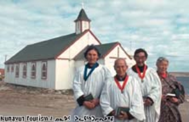 Missionaries travel thrugh the arctic