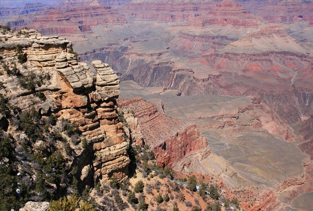 Francisco Vasquez de Coronado discovers the Grand Canyon