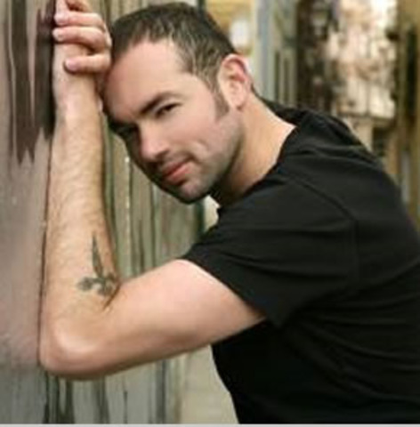 Released her first single "again and again"