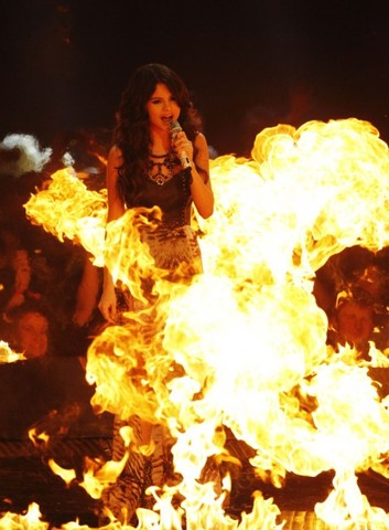 SELENA GOMEZ MTV EMA 2011