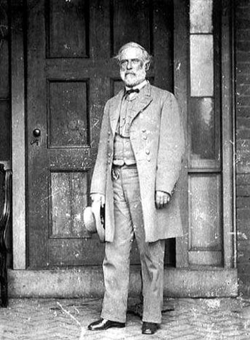 Photographs Robert E. Lee in Richmond days after the Surrender of Appomattix