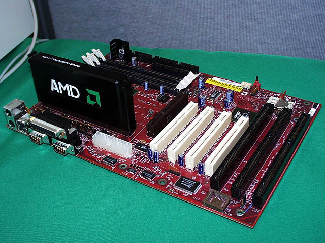 Se crea AMD Athlon K7