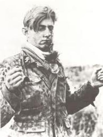 He is wounded and blames the jews before his leadership