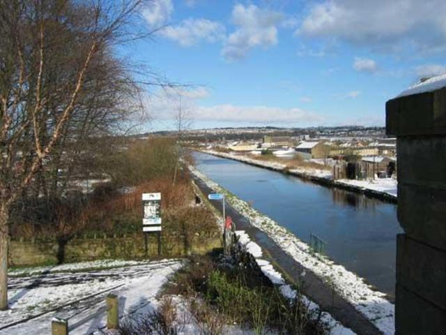Work starts Leeds Liverpool canal