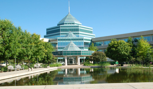 Nortel approves more exec raises