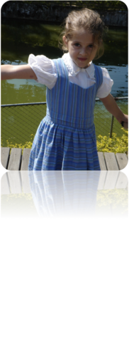 Julia na casa de sua avó