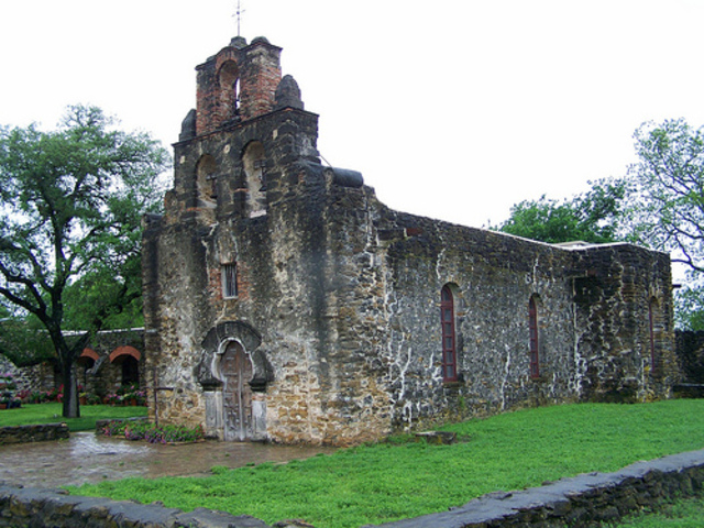 Nuestro Padre San Francisco de los Tejas was Re-established