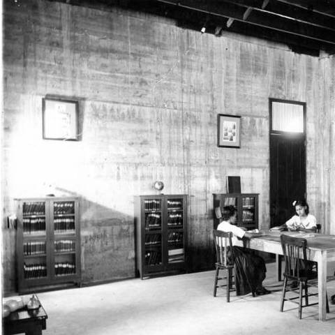 Public School begin instruction in English