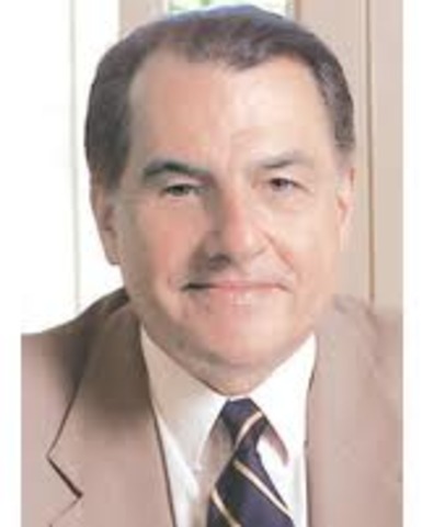 Governor Rafael Hernandez declares Spanish as the main language.