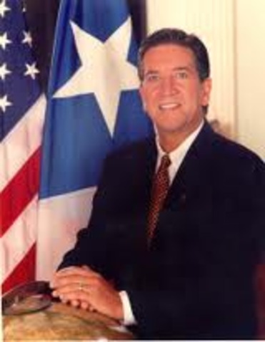 Governor Pedro Rosello establishes Spanish and English as official languages