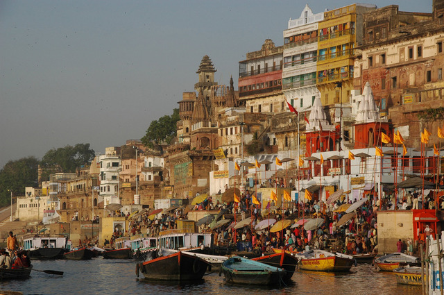 Viajan a Varanasi.