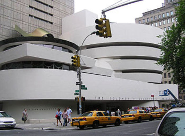 Ella recibó una Solomon R. Guggenheim Memorial Foundation Fellowship