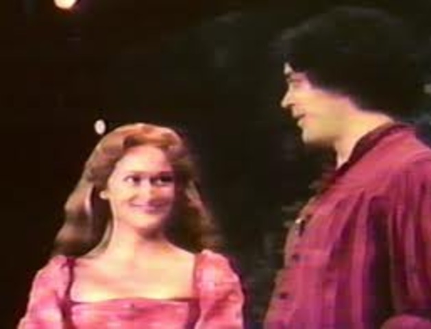 Raul Julio trabajó en el teatro