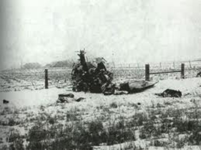 a los 17 años, Ritchie murió en accidente aéreo