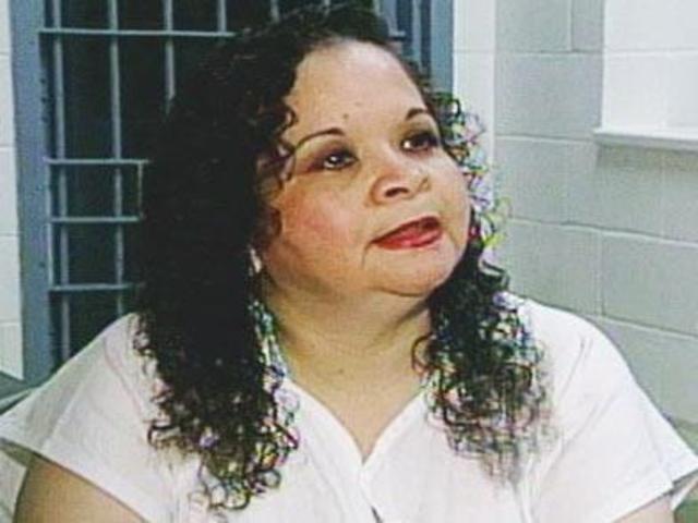Yolanda Saldivar, la directora de Selena, le robó mucho dinerode su familia.