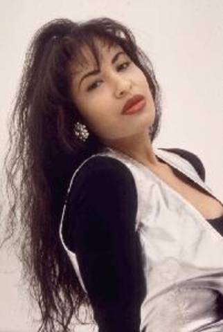 Selena nació.