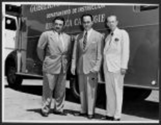 In 1949 the Commissioner of Education Mariano Villaronga ended the lengthy discussion of bilingualism decreeing to use the vernacular in teaching at all levels of the public schools from 1949-50 School year.