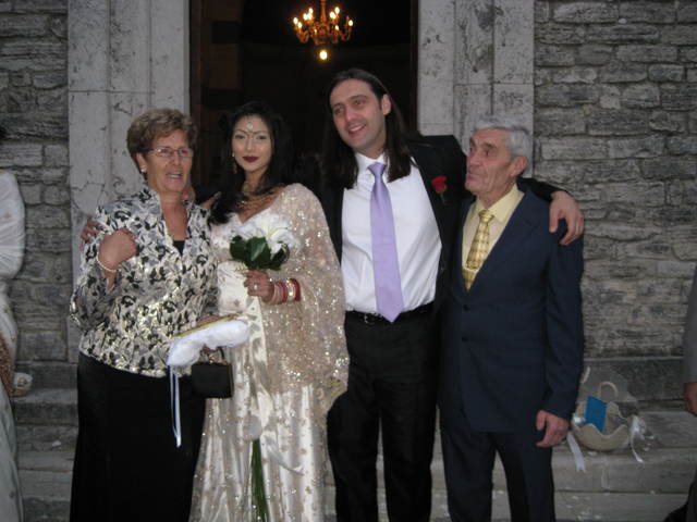 Ofi contrae matrimonio con Lajay