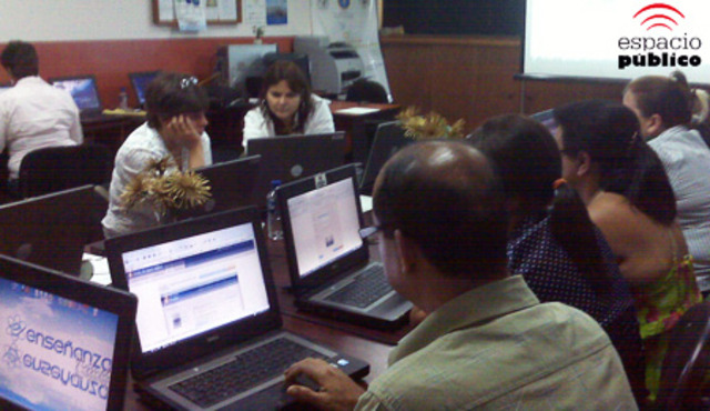 Aparece internet y el concepto de conectividad.