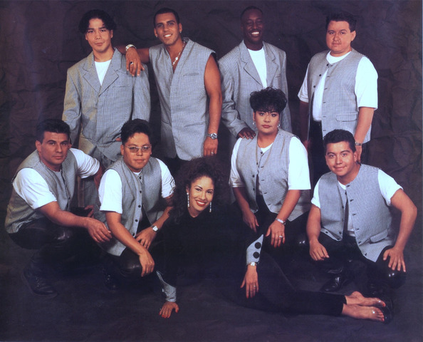 Padre de Selena, Abrahm crear una banda.