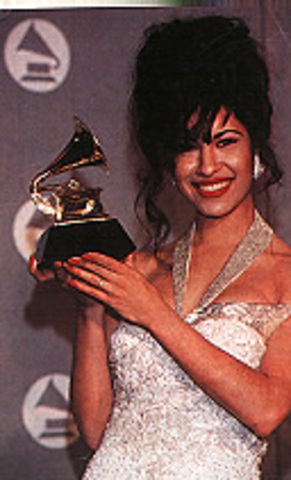 Ganó un grammy a la mejor interpretación mexicano-americano de "Selena Live".