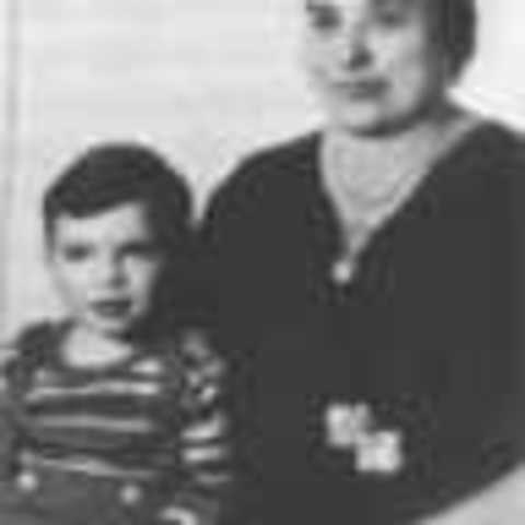 Al Capone's parents (Gabriele and Teresa) immigrate to the United States