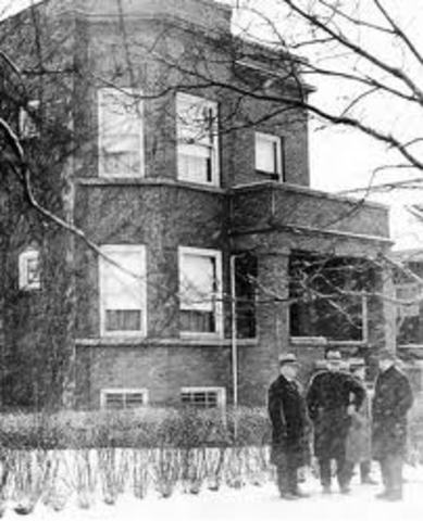 Al Capone Moves From New York to Chicago