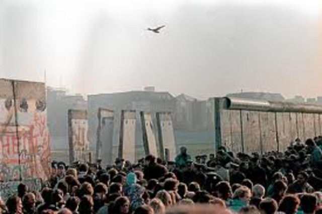 Berlinmuren faller