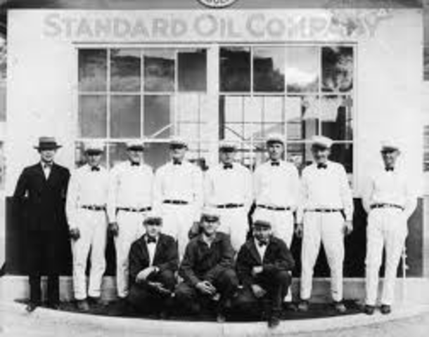 Standard Oil's monopoly is dissolved