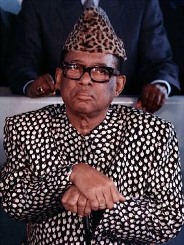 Joseph Mobutu cambia el nombre del país y el propio Zaire Mobutu Sese SekoJoseph Mobutu cambia el nombre del país y el propio nombre Zaire Mobutu Sese Seko.