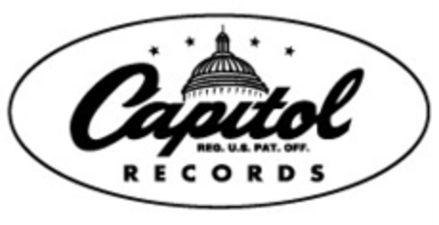 Yellowcard sign with Capital Records
