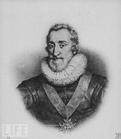 The King makes peace