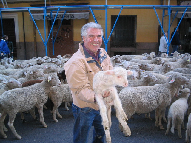 Nace mi padre, Justo