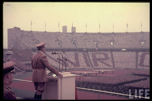 Hitler abandona la Societat de Nacions